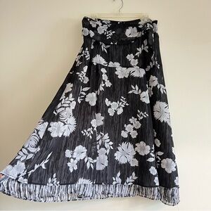 Vintage black and white flowy floral midi/maxi skirt, Requirements, size 14
